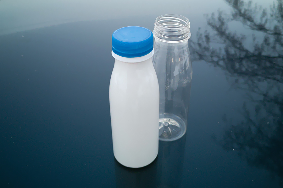 Smoothie and other beverige bottles with certification